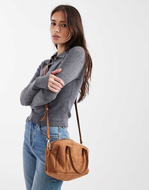 PASQ - Gyldenbrun lille bowlingtaske i ruskind med crossbody-rem, 2 af 4