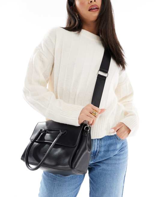 PASQ - Handtas met flap en crossbody band in zwart