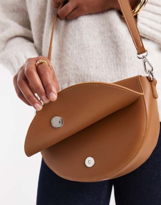 PASQ – Jasnobrązowa zaokrąglona torebka crossbody na ramię, 2 z 4