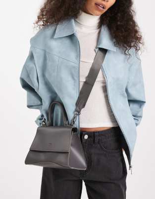 PASQ - Kleine Handtasche in Grau mit abgerundetem Boden und Umhängeriemen