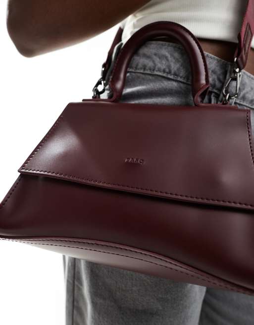 PASQ - Mini handtas met gebogen onderkant en crossbody band in bordeauxrood , 4 van 4