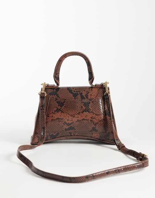 PASQ Mini-Handtasche mit abgerundetem Boden und Umhängegurt in brauner Schlangenoptik, 4 von 4