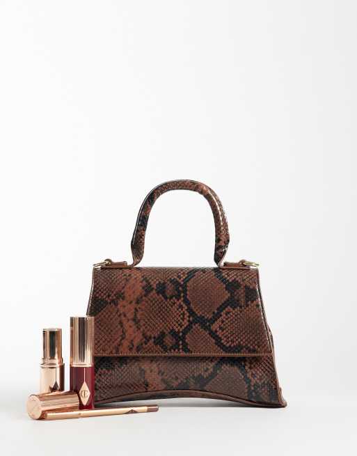 PASQ mini taske med buet bund og crossbody-rem i brun slangeprint, 2 af 4