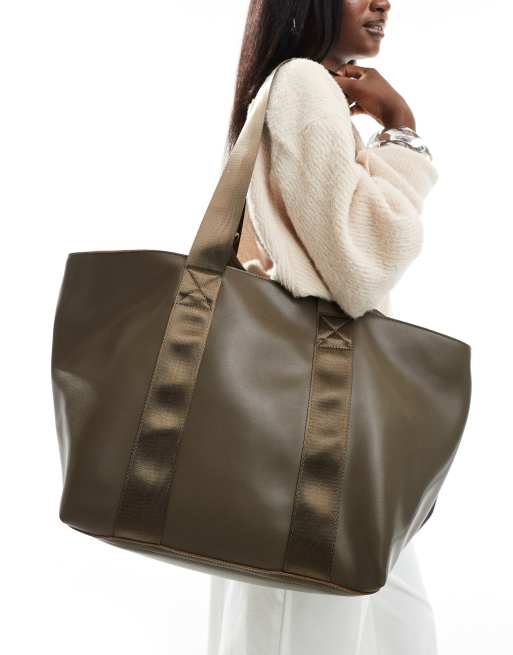 PASQ – Mörkt olivgrön, slouchy toteväska med två handtag och innerväska , 2 av 4