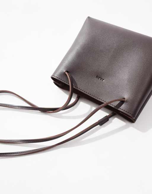 PASQ - Mørkebrun firkantet taske med justerbar crossbody-rem, 3 af 4