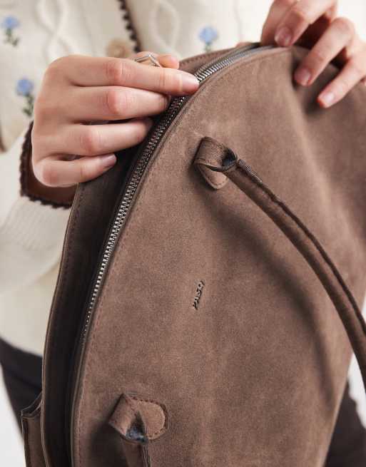PASQ - Sac bowling porté épaule incurvé en daim synthétique - Marron, 3 de 4
