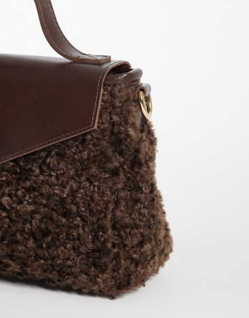 PASQ Umhängetasche mit Henkel in dunkelbraunem Shearling, 3 von 4