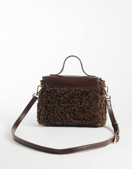 PASQ Umhängetasche mit Henkel in dunkelbraunem Shearling, 4 von 4