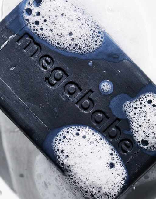 Pastilla de jabón para axilas con carbón detoxificante de 99 g Space Bar de Megababe, 2 de 4