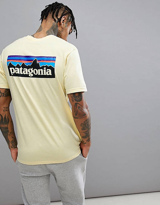 klif chrysant Ritueel Patagonia - Responsibili-Tee - T-shirt met P-6-logo op de rug in geel | ASOS
