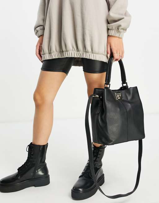 Paul Costelloe - Borsa a secchiello a tracolla in pelle nera