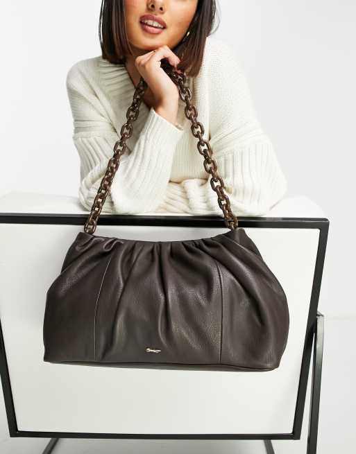 Paul Costelloe - Borsa da spalla in pelle arricciata marrone con tracolla in catenina