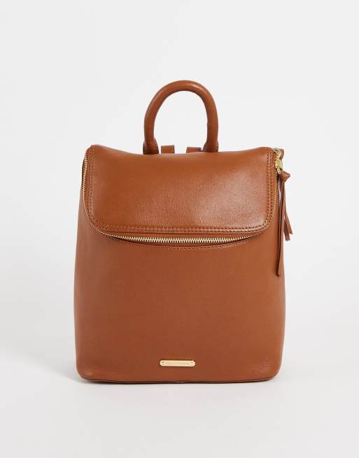 Paul Costelloe – Guldbrun ryggsäck i läder med viklock
