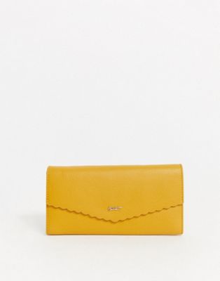 Paul Costelloe – Senapsgul plånbok i äkta läder med viklock och vågformad kant-Guldbrun