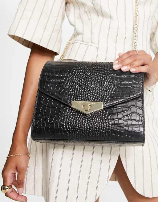 Paul Costelloe - Sort crossbody-taske med krokodillemønster og kædestrop i læder