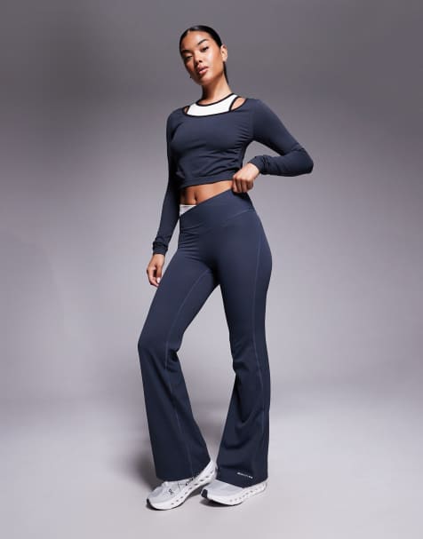 PE Nation – Wander – Ausgestellte Leggings in Marineblau und Whisper Weiß - view 1