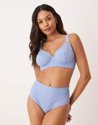 Peek & Beau - Bikinihose in Blau mit Knitterstruktur, Muschelsaum und hohem Bund