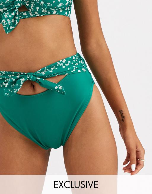 Peek & Beau - Bikinitrusser med bælte og blomstermønster i grøn - Kun hos ASOS 