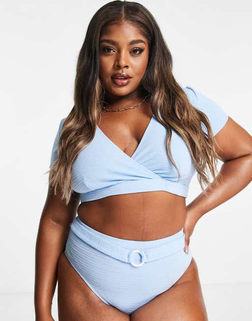 Peek & Beau Curve – Exclusive – Geripptes Bikinioberteil mit Wickeldesign vorne in Blau, 4 von 4