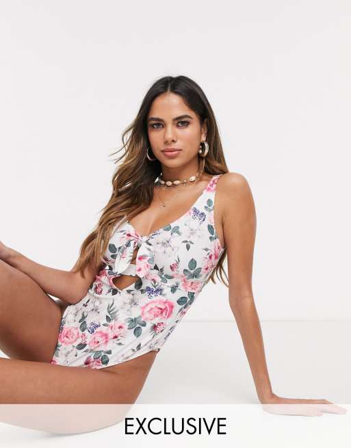 Peek & Beau - Exclusivité - Poitrines généreuses - Maillot 1 pièce en polyester avec nœud sur le devant et motif à fleurs vintage bonnets D à F - WHITE