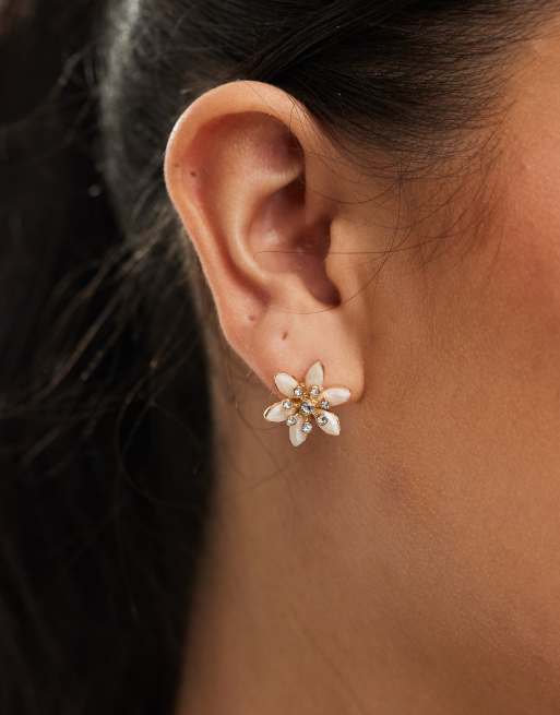 Pendientes blancos con diseño de flores con perlas de Accessorize