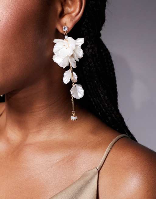 Pendientes con diseño colgante de flores de perlas Chicfloral de ALDO