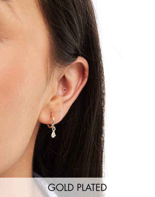 Pendientes de aro chapados en oro con colgante en forma de lágrima de Kingsley Ryan