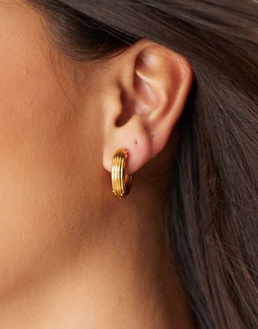 Pendientes de aro chapados en oro con diseño estriado de la colección Z de Accessorize