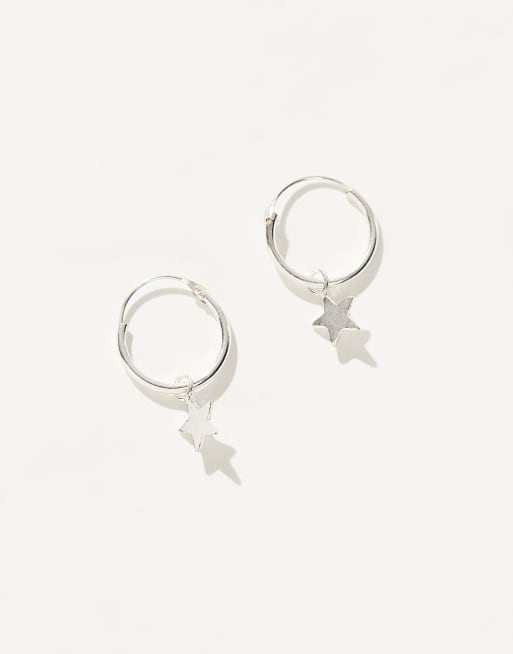 Pendientes de aro con charm de estrella de plata de ley de Kingsley Ryan, 2 de 3
