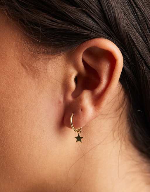 Pendientes de aro con colgante de estrella chapados en oro de Kingsley Ryan, 3 de 3
