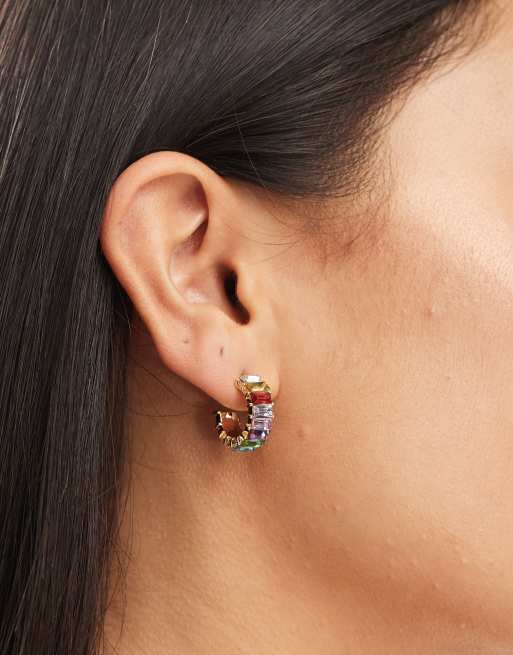 Pendientes de aro con diseño abierto multicolor de SVNX