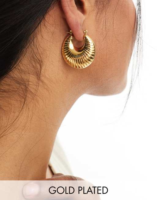 Pendientes de aro con diseño abullonado de acero inoxidable chapados en oro Aire de Bohomoon 