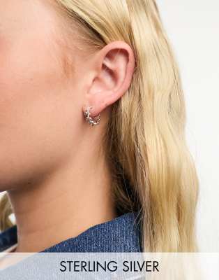 Pendientes de aro con diseño calado de hojas chapados en plata de ley de Accessorize
