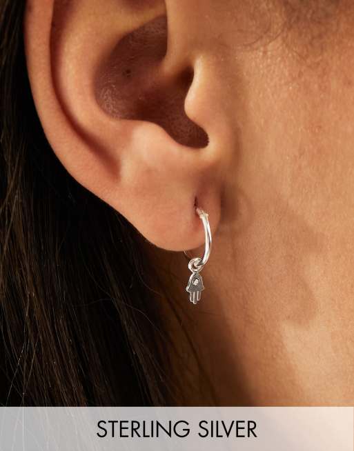 Pendientes de aro con diseño de mano y ojo de plata de ley de Kingsley Ryan