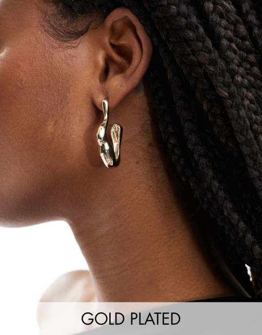 Pendientes de aro con diseño efecto fundido chapados en oro de 8 Other Reasons