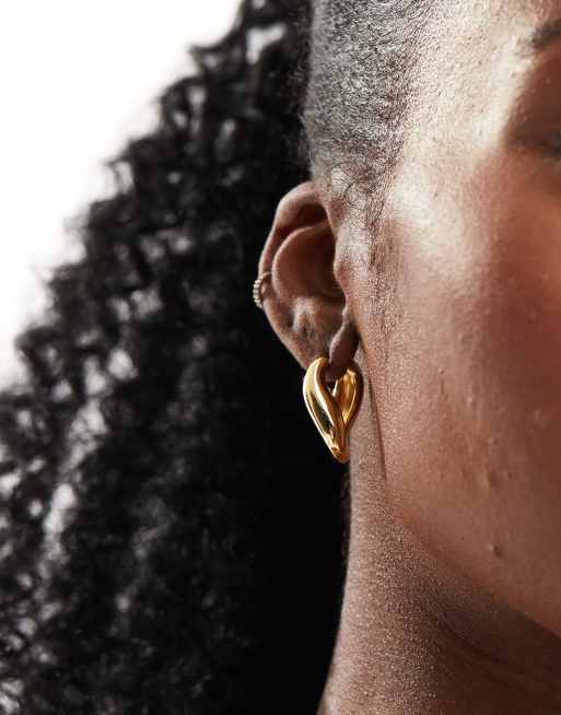 Pendientes de aro con diseño retorcido de bisagra chapados en oro de 14 quilates de ASOS DESIGN, 3 de 4