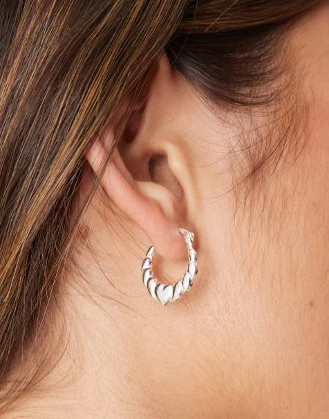 Pendientes de aro con diseño vintage en forma de corazón de plata de ley de Seol + Gold - view 1