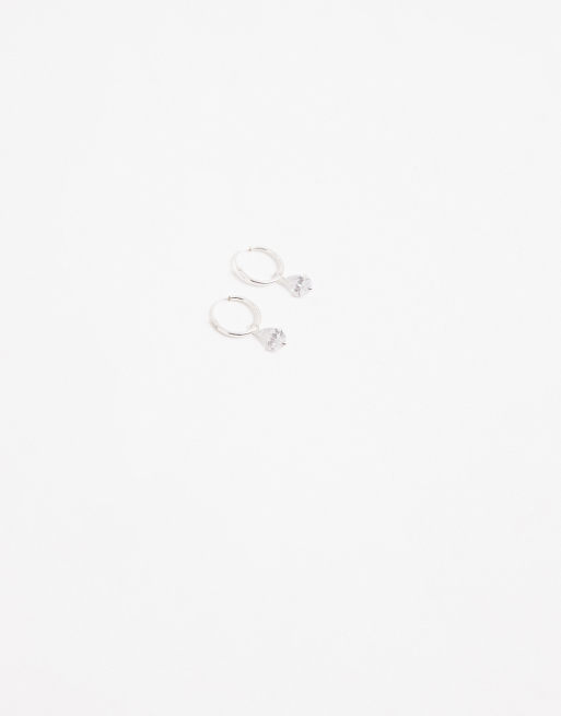 Pendientes de aro de 12 mm con charm de circonita en forma de lágrima de Kingsley Ryan, 2 de 3