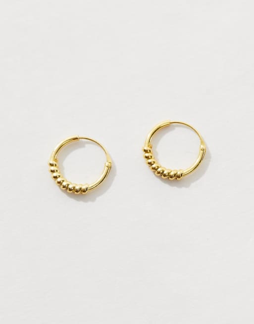 Pendientes de aro de 12 mm con diseño de esferas chapados en oro de Kingsley Ryan , 2 de 4