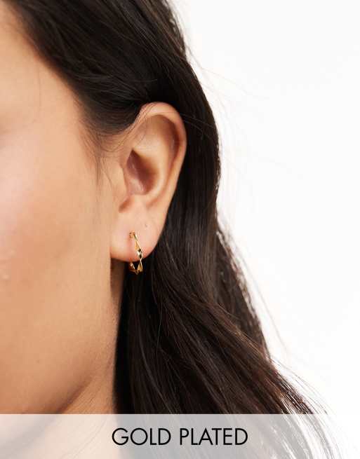 Pendientes de aro de 15 mm con diseño retorcido chapados en oro de Kingsley Ryan