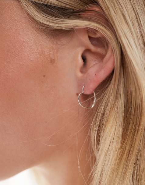 Pendientes de aro de 16 mm en forma de corazón de plata de ley de Kingsley Ryan - view 1