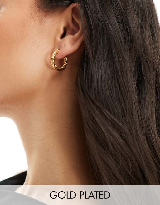 Pendientes de aro de 20 mm texturizados de acero inoxidable chapados en oro Albany de Neck On The Line