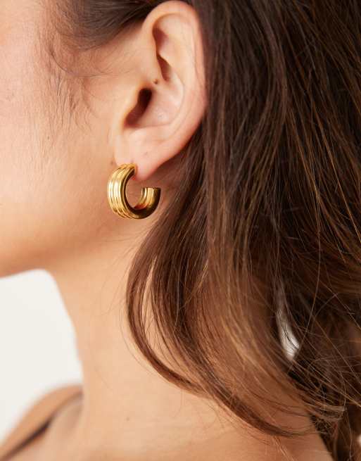 Pendientes de aro de 20 mm triple de acero inoxidable resistente al agua chapados en oro de 18 quilates de Abbott Lyon