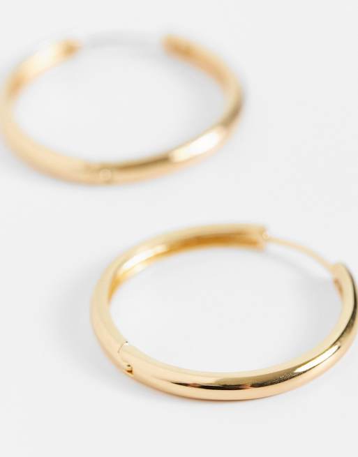 Pendientes de aro de 25 mm con pasador chapados en oro de 14 quilates de ASOS DESIGN, 4 de 4