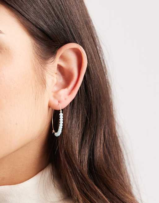 Pendientes de aro de 30 mm azul turquesa con diseño de gemas de Kingsley Ryan, 2 de 3