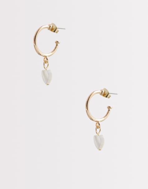 Pendientes de aro dorados con charm de corazón nacarado de Pieces - view 1