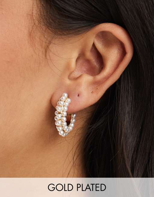 Pendientes de aro dorados con detalle de perla de imitación de PIECES