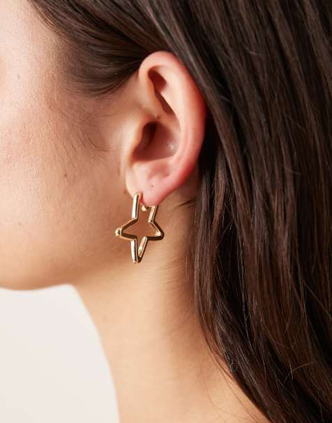 Pendientes de aro dorados con diseño de estrellas de DesignB London - view 1