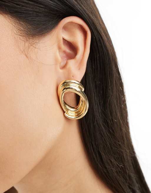 Pendientes de aro dorados con diseño de tres hileras de Mango