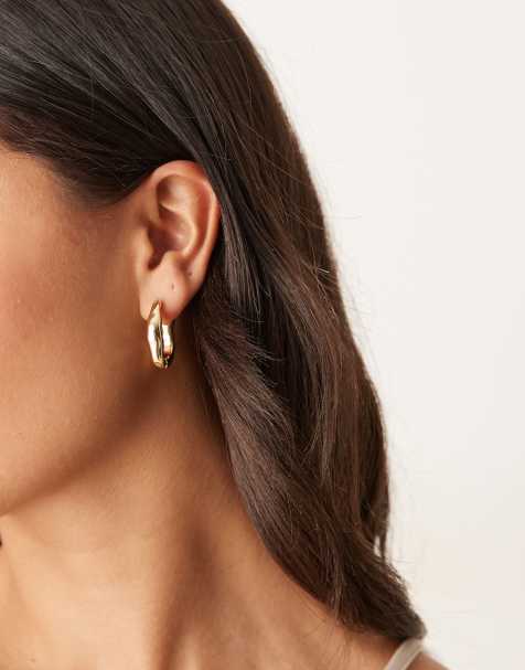 Pendientes de aro dorados con diseño efecto fundido de DesignB London - view 1